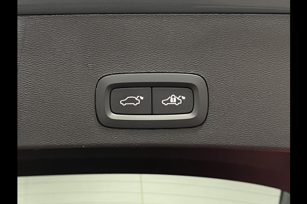 Volvo XC40 1.5 T4 Plug-in hybrid Plus Dark Adapt. cruise | Stuur-/stoelverwarming | Achteruitrij camera | Harman/Kardon | Memory | Carplay
