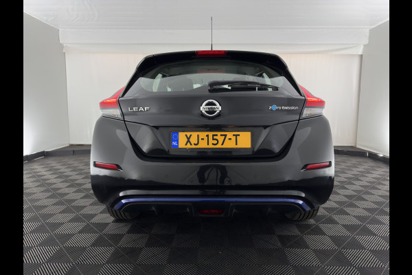 Nissan Leaf N-Connecta 40 kWh (INCL-BTW) Aut. *HEATPUMP | NAVI-FULLMAP | TOPVIEW | KEYLESS | BLINDSPOT |  DIGI-COCKPIT | HEATED-COMFORTSEATS | DAB | PRIVACYGLASS | ECC | ADAPTIVE-CRUISE | PDC | CARPLAY | 16"ALU*