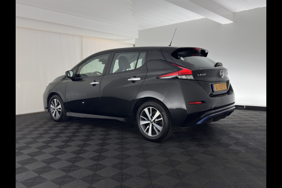 Nissan Leaf N-Connecta 40 kWh (INCL-BTW) Aut. *HEATPUMP | NAVI-FULLMAP | TOPVIEW | KEYLESS | BLINDSPOT |  DIGI-COCKPIT | HEATED-COMFORTSEATS | DAB | PRIVACYGLASS | ECC | ADAPTIVE-CRUISE | PDC | CARPLAY | 16"ALU*