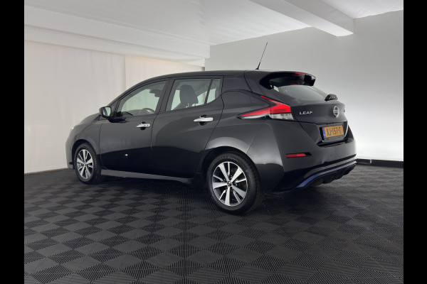 Nissan Leaf N-Connecta 40 kWh (INCL-BTW) Aut. *HEATPUMP | NAVI-FULLMAP | TOPVIEW | KEYLESS | BLINDSPOT |  DIGI-COCKPIT | HEATED-COMFORTSEATS | DAB | PRIVACYGLASS | ECC | ADAPTIVE-CRUISE | PDC | CARPLAY | 16"ALU*
