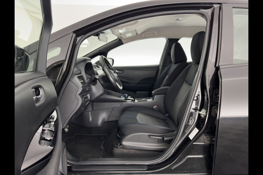 Nissan Leaf N-Connecta 40 kWh (INCL-BTW) Aut. *HEATPUMP | NAVI-FULLMAP | TOPVIEW | KEYLESS | BLINDSPOT |  DIGI-COCKPIT | HEATED-COMFORTSEATS | DAB | PRIVACYGLASS | ECC | ADAPTIVE-CRUISE | PDC | CARPLAY | 16"ALU*