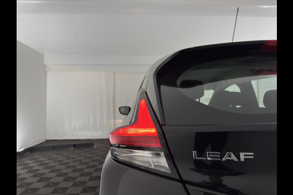 Nissan Leaf N-Connecta 40 kWh (INCL-BTW) Aut. *HEATPUMP | NAVI-FULLMAP | TOPVIEW | KEYLESS | BLINDSPOT |  DIGI-COCKPIT | HEATED-COMFORTSEATS | DAB | PRIVACYGLASS | ECC | ADAPTIVE-CRUISE | PDC | CARPLAY | 16"ALU*