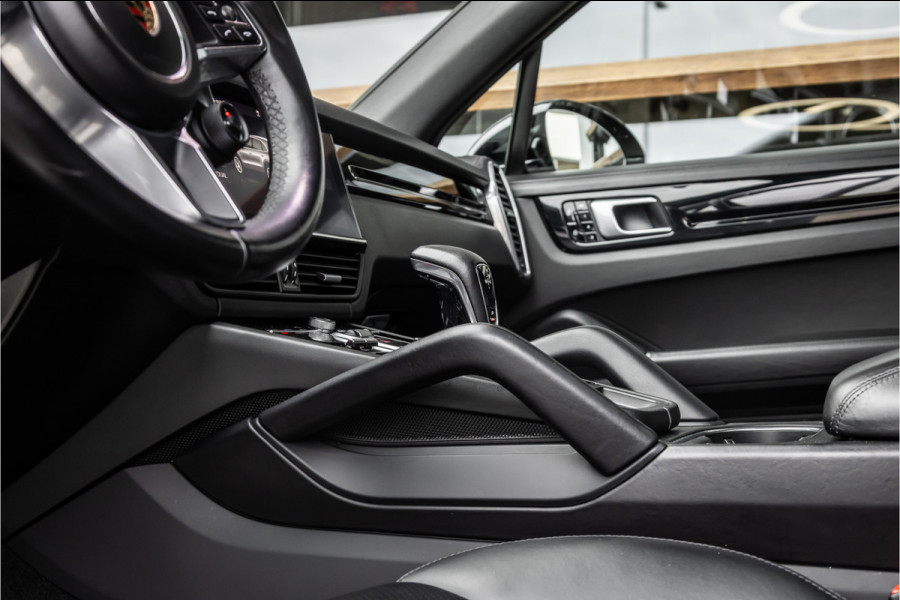 Porsche Cayenne 3.0 E-Hybrid - Sport Chrono + | Panorama | PDLS+ | Bose | Luchtvering