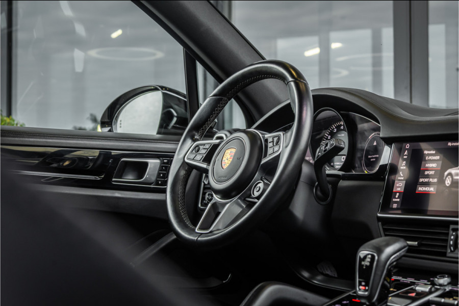 Porsche Cayenne 3.0 E-Hybrid - Sport Chrono + | Panorama | PDLS+ | Bose | Luchtvering