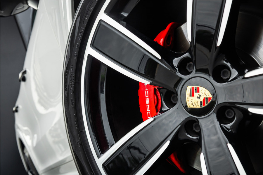 Porsche Cayenne 3.0 E-Hybrid - Sport Chrono + | Panorama | PDLS+ | Bose | Luchtvering