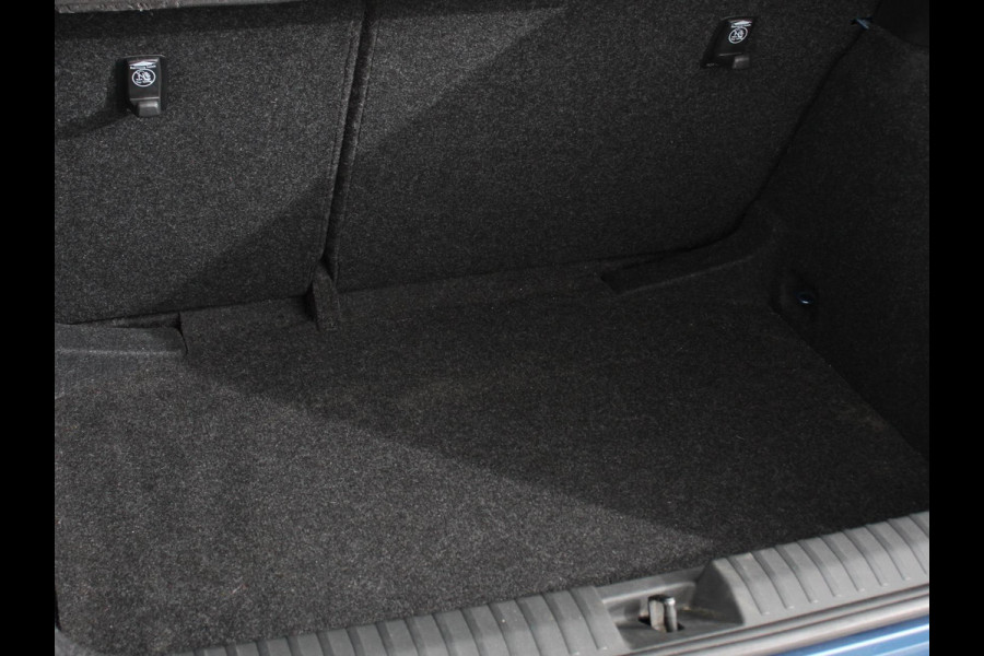 Škoda Kamiq 1.0 TSI 116pk Ambition Navigatie Smart link/Apple Carplay/Android auto Led Verlichting Airco  Stoelverwarming  PDC Achter