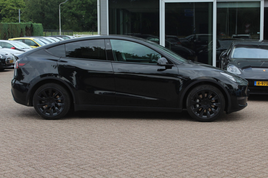 Tesla Model Y Long Range AWD 75 kWh / Autopilot / Panoramadak / Camera / 20'' / Keyless / Leder / Dodehoek / Navigatie / Stoelverwarming