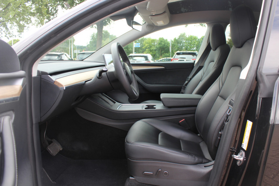 Tesla Model Y Long Range AWD 75 kWh / Autopilot / Panoramadak / Camera / 20'' / Keyless / Leder / Dodehoek / Navigatie / Stoelverwarming
