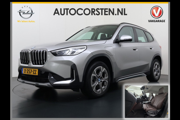 BMW X1 xDrive25e PHEV 245pk AUT-7 Leer/SportSt. 4WD Trekhaak-WegklapB. LED Adap.Cruise Camera Navi Sportstoelen Dual-Ecc ParkAssist PDC Lmv Elek.Achterklep ConnectDrive Isofix DAB Led Regen-Lichtsensor Lane Assist Wifi AWD 1.700KG Trekgewicht 1e Eigenaar Dealeronderhouden Origineel Nederlandse Auto