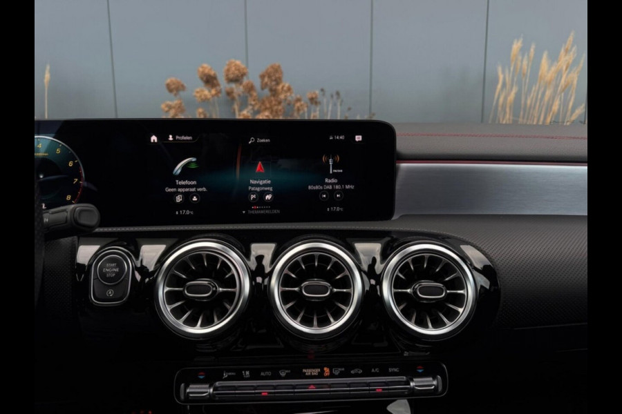 Mercedes-Benz CLA-Klasse Shooting Brake 180 AMG Night Edition | AMG | Pano | Ambilight | Memory