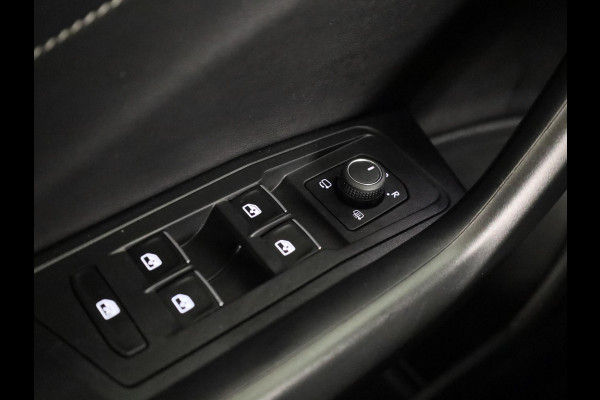 Volkswagen T-Roc 1.5 TSI R-Line Business | Achteruitrijcamera | Ergo Stoelen | Stoelverwarming | Elektrische achterklep |