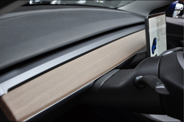 Tesla Model 3 Autopilot ACC Stuurverwarm. Afneemb. trekhaak PDC Leer Navi Panoramadak 360° Elektr. achterklep Stoelverwarming voor & achter Climate voor & achter LM velgen BTW auto!