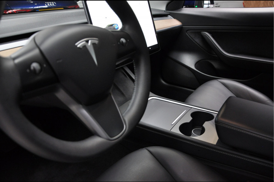 Tesla Model 3 Autopilot ACC Stuurverwarm. Afneemb. trekhaak PDC Leer Navi Panoramadak 360° Elektr. achterklep Stoelverwarming voor & achter Climate voor & achter LM velgen BTW auto!