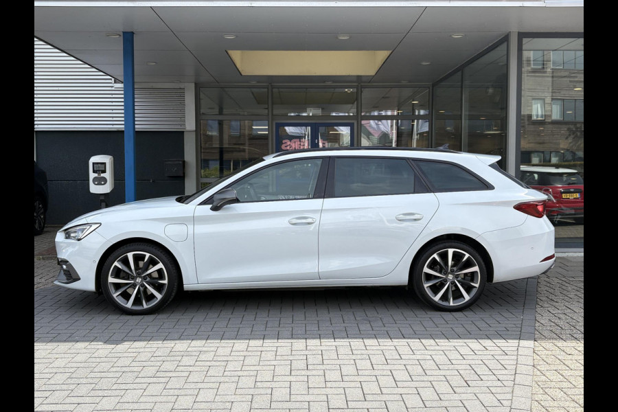 Seat Leon Sportstourer 1.4 TSI eHybrid PHEV FR 204pk | 88,4% SOH | Trekhaak | Stoel & Stuurverwarming | Adaptive Cruise | Side Assist |