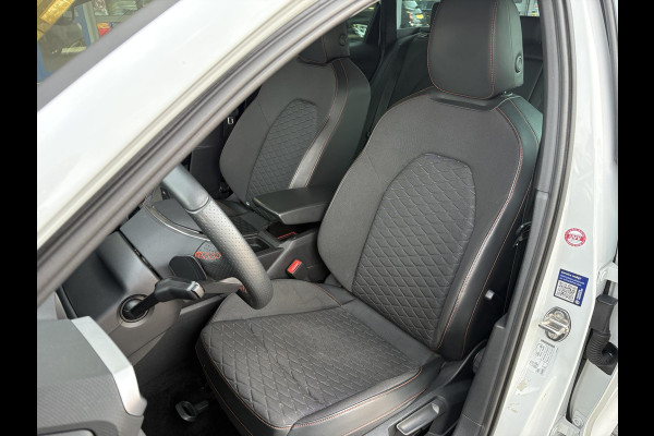 Seat Leon Sportstourer 1.4 TSI eHybrid PHEV FR 204pk | 88,4% SOH | Trekhaak | Stoel & Stuurverwarming | Adaptive Cruise | Side Assist |