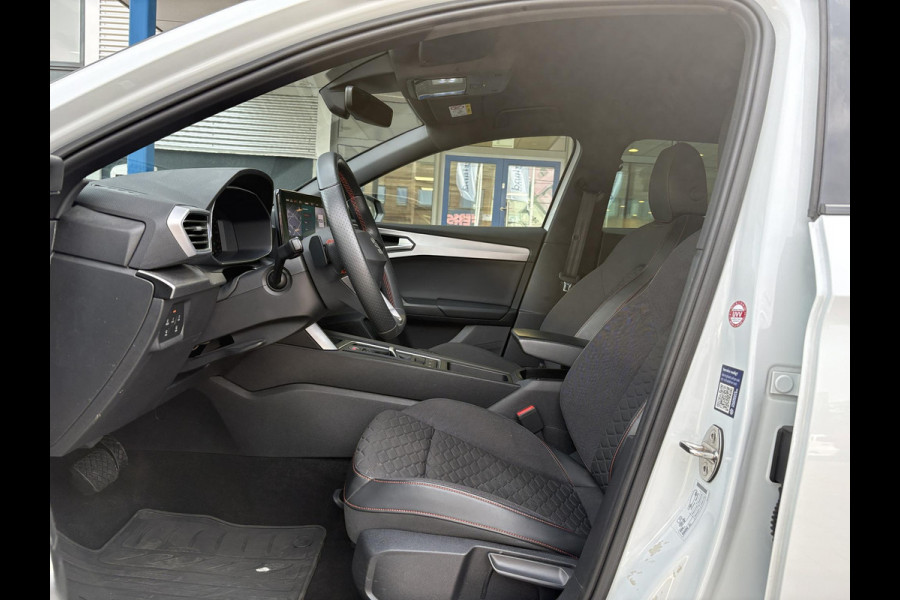 Seat Leon Sportstourer 1.4 TSI eHybrid PHEV FR 204pk | 88,4% SOH | Trekhaak | Stoel & Stuurverwarming | Adaptive Cruise | Side Assist |