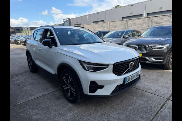 Volvo XC40 Aut. B3 Plus Dark Stoelverwarming Parkeercamera HarmanKardon 163pk