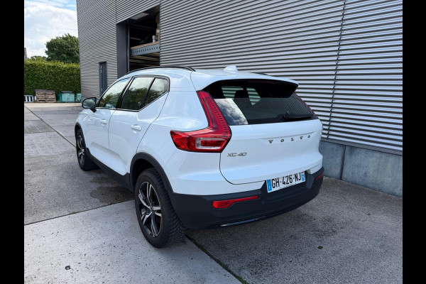 Volvo XC40 Aut. B3 Plus Dark Stoelverwarming Parkeercamera HarmanKardon 163pk