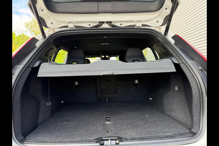 Volvo XC40 Aut. B3 Plus Dark Stoelverwarming Parkeercamera HarmanKardon 163pk