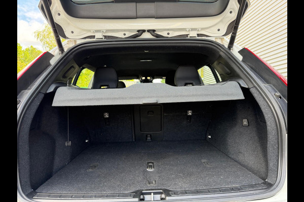 Volvo XC40 Aut. B3 Plus Dark Stoelverwarming Parkeercamera HarmanKardon 163pk