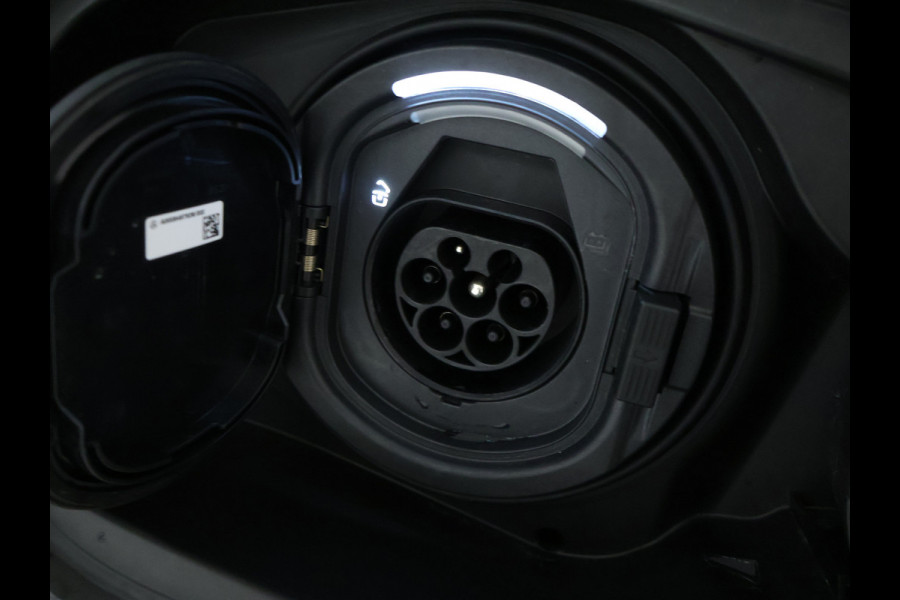 Mercedes-Benz E-Klasse Estate Mercedes-AMG 53 4MATIC+ Hybride | AMG DYNAMIC PLUS Pakket | 21 Inch AMG Velgen | Panorama dak | AMG Driver's Package | Trekhaak | Burmester® | Inclusief 24 maanden MB Certified garantie voor Europa.