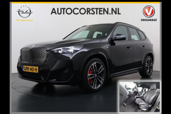 BMW iX1 eDrive20 67kWh M-Sport-Pro Leder/Alcantara Premium 19" LED Connected-Pro Warmtepomp Camera Navi Ecc Pdc 100% SOH Apple Carplay A Standverwarming/koeling Zwarte-Hemel Drive-Assist Elek.Achterklep Lmv Led Isofix DAB Keyless Wifi 1e Eigenaar Origineel Nederlandse Auto Zeer compleet!