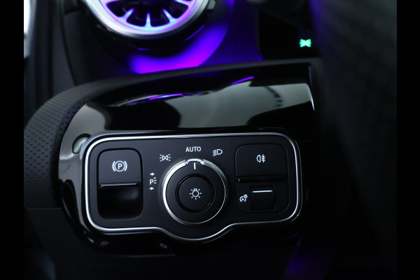 Mercedes-Benz A-Klasse 250 e Plug-In Hybride AMG Sportpakket | Sfeerverlichting | Keyless Go | Parkeerpakket met Camera | CarPlay | Inclusief 24 maanden Mercedes-Benz Certified garantie voor Europa.
