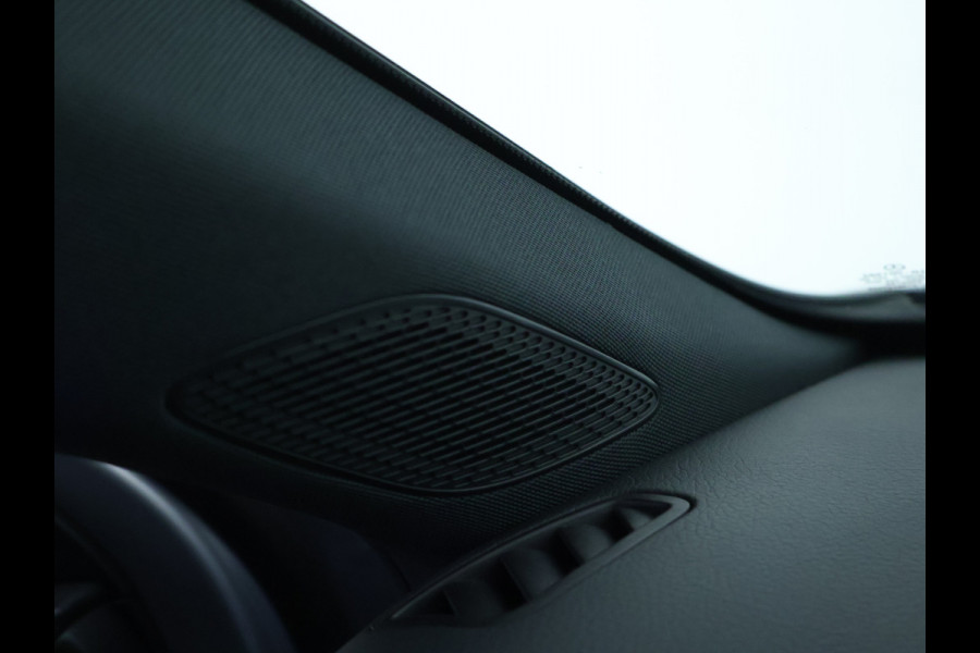 Mercedes-Benz A-Klasse 250 e Plug-In Hybride AMG Sportpakket | Sfeerverlichting | Keyless Go | Parkeerpakket met Camera | CarPlay | Inclusief 24 maanden Mercedes-Benz Certified garantie voor Europa.