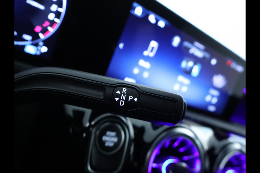 Mercedes-Benz A-Klasse 250 e Plug-In Hybride AMG Sportpakket | Sfeerverlichting | Keyless Go | Parkeerpakket met Camera | CarPlay | Inclusief 24 maanden Mercedes-Benz Certified garantie voor Europa.