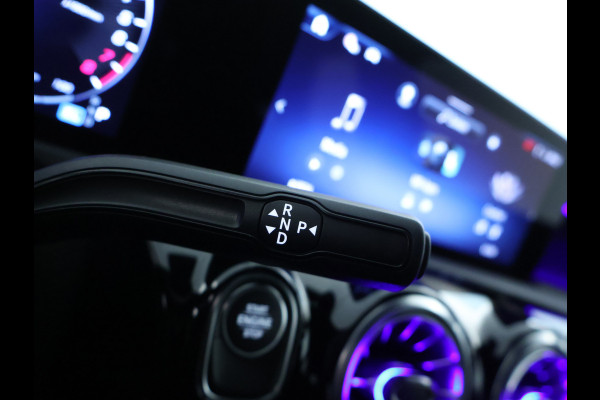 Mercedes-Benz A-Klasse 250 e Plug-In Hybride AMG Sportpakket | Sfeerverlichting | Keyless Go | Parkeerpakket met Camera | CarPlay | Inclusief 24 maanden Mercedes-Benz Certified garantie voor Europa.