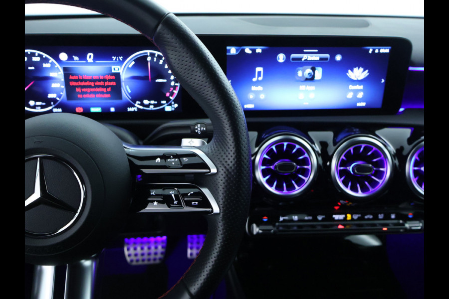 Mercedes-Benz A-Klasse 250 e Plug-In Hybride AMG Sportpakket | Sfeerverlichting | Keyless Go | Parkeerpakket met Camera | CarPlay | Inclusief 24 maanden Mercedes-Benz Certified garantie voor Europa.