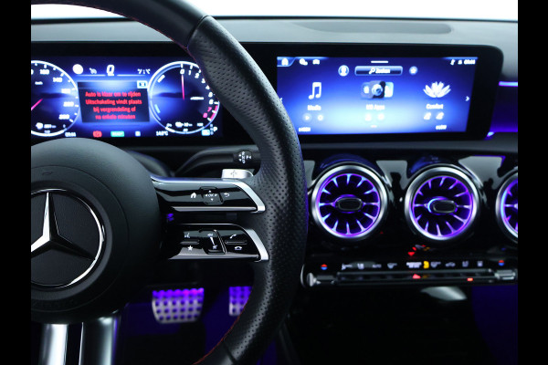 Mercedes-Benz A-Klasse 250 e Plug-In Hybride AMG Sportpakket | Sfeerverlichting | Keyless Go | Parkeerpakket met Camera | CarPlay | Inclusief 24 maanden Mercedes-Benz Certified garantie voor Europa.