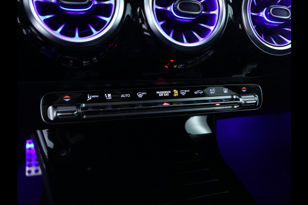 Mercedes-Benz A-Klasse 250 e Plug-In Hybride AMG Sportpakket | Sfeerverlichting | Keyless Go | Parkeerpakket met Camera | CarPlay | Inclusief 24 maanden Mercedes-Benz Certified garantie voor Europa.
