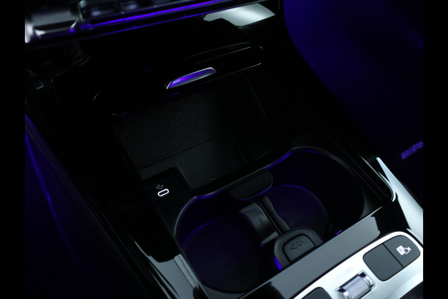 Mercedes-Benz A-Klasse 250 e Plug-In Hybride AMG Sportpakket | Sfeerverlichting | Keyless Go | Parkeerpakket met Camera | CarPlay | Inclusief 24 maanden Mercedes-Benz Certified garantie voor Europa.