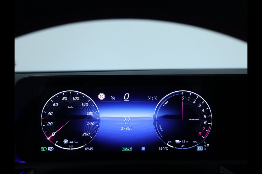 Mercedes-Benz A-Klasse 250 e Plug-In Hybride AMG Sportpakket | Sfeerverlichting | Keyless Go | Parkeerpakket met Camera | CarPlay | Inclusief 24 maanden Mercedes-Benz Certified garantie voor Europa.