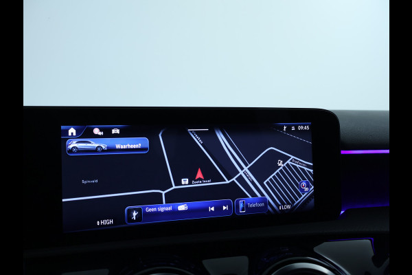 Mercedes-Benz A-Klasse 250 e Plug-In Hybride AMG Sportpakket | Sfeerverlichting | Keyless Go | Parkeerpakket met Camera | CarPlay | Inclusief 24 maanden Mercedes-Benz Certified garantie voor Europa.