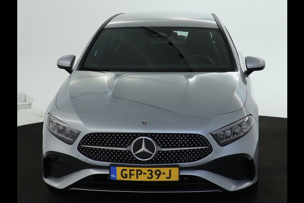 Mercedes-Benz A-Klasse 250 e Plug-In Hybride AMG Sportpakket | Sfeerverlichting | Keyless Go | Parkeerpakket met Camera | CarPlay | Inclusief 24 maanden Mercedes-Benz Certified garantie voor Europa.