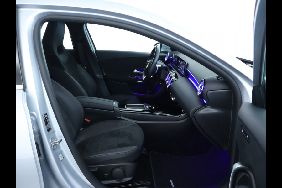 Mercedes-Benz A-Klasse 250 e Plug-In Hybride AMG Sportpakket | Sfeerverlichting | Keyless Go | Parkeerpakket met Camera | CarPlay | Inclusief 24 maanden Mercedes-Benz Certified garantie voor Europa.