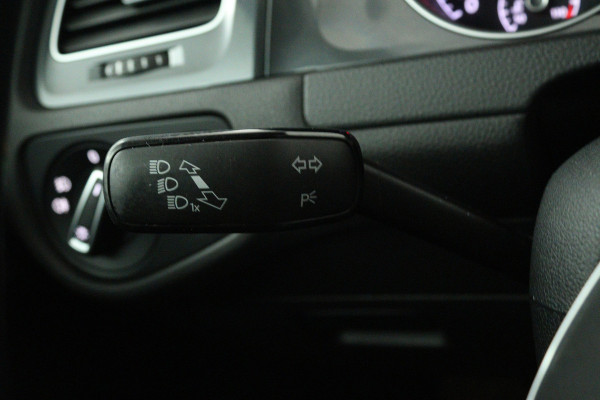 Volkswagen Golf 1.0 TSI Comfortline Business (NAVIGATIE, STOELVERWARMING, PARKEERSENSOREN, CLIMA, GOED ONDERHOUDEN)