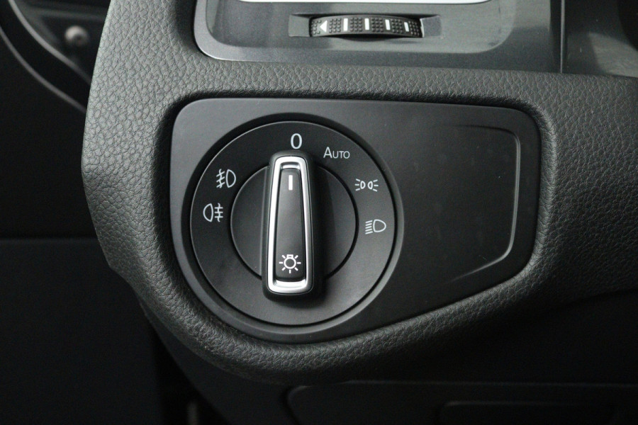 Volkswagen Golf 1.0 TSI Comfortline Business (NAVIGATIE, STOELVERWARMING, PARKEERSENSOREN, CLIMA, GOED ONDERHOUDEN)