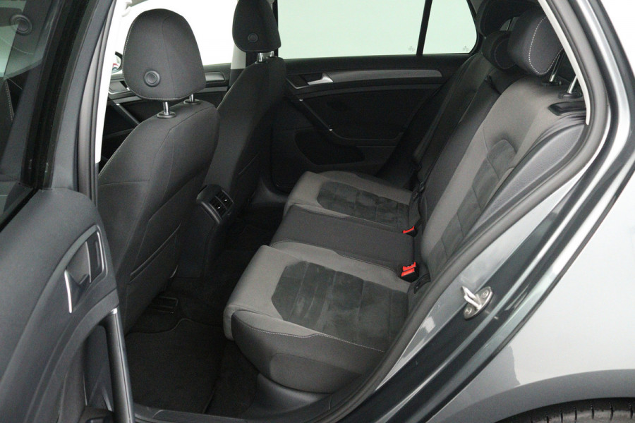 Volkswagen Golf 1.0 TSI Comfortline Business (NAVIGATIE, STOELVERWARMING, PARKEERSENSOREN, CLIMA, GOED ONDERHOUDEN)
