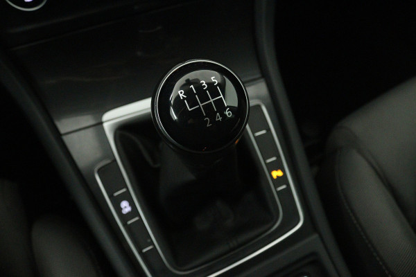 Volkswagen Golf 1.0 TSI Comfortline Business (NAVIGATIE, STOELVERWARMING, PARKEERSENSOREN, CLIMA, GOED ONDERHOUDEN)