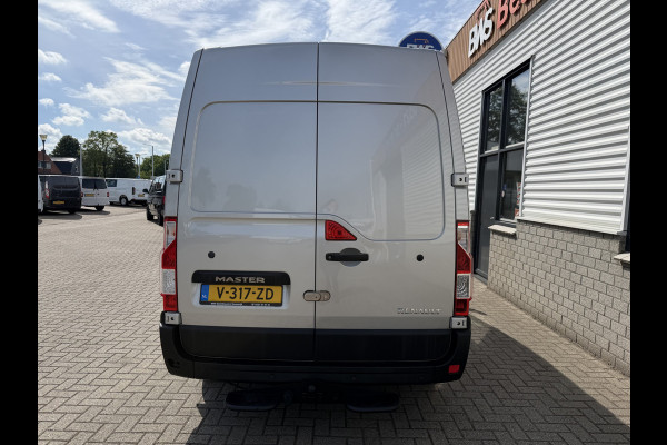 Renault Master T35 2.3 dCi 130pk L2H2 bpm vrij / euro 6 diesel / vaste prijs rijklaar € 19.950 ex btw / DC 7 persoons / zilver metallic / trekhaak 2500 kg / airco / cruise / navigatie