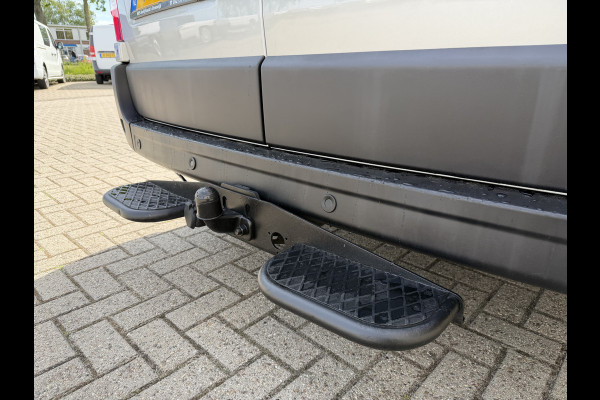 Renault Master T35 2.3 dCi 130pk L2H2 bpm vrij / euro 6 diesel / vaste prijs rijklaar € 19.950 ex btw / DC 7 persoons / zilver metallic / trekhaak 2500 kg / airco / cruise / navigatie