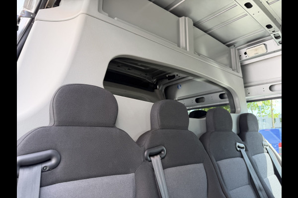 Renault Master T35 2.3 dCi 130pk L2H2 bpm vrij / euro 6 diesel / vaste prijs rijklaar € 19.950 ex btw / DC 7 persoons / zilver metallic / trekhaak 2500 kg / airco / cruise / navigatie