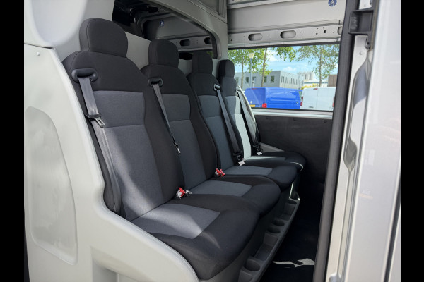 Renault Master T35 2.3 dCi 130pk L2H2 bpm vrij / euro 6 diesel / vaste prijs rijklaar € 19.950 ex btw / DC 7 persoons / zilver metallic / trekhaak 2500 kg / airco / cruise / navigatie