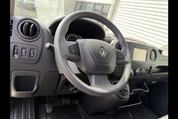 Renault Master T35 2.3 dCi 130pk L2H2 bpm vrij / euro 6 diesel / vaste prijs rijklaar € 19.950 ex btw / DC 7 persoons / zilver metallic / trekhaak 2500 kg / airco / cruise / navigatie