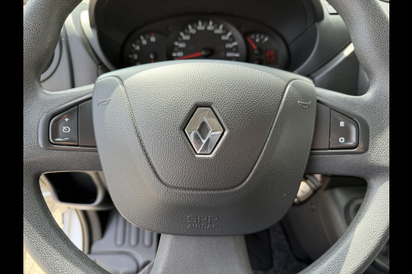Renault Master T35 2.3 dCi 130pk L2H2 bpm vrij / euro 6 diesel / vaste prijs rijklaar € 19.950 ex btw / DC 7 persoons / zilver metallic / trekhaak 2500 kg / airco / cruise / navigatie