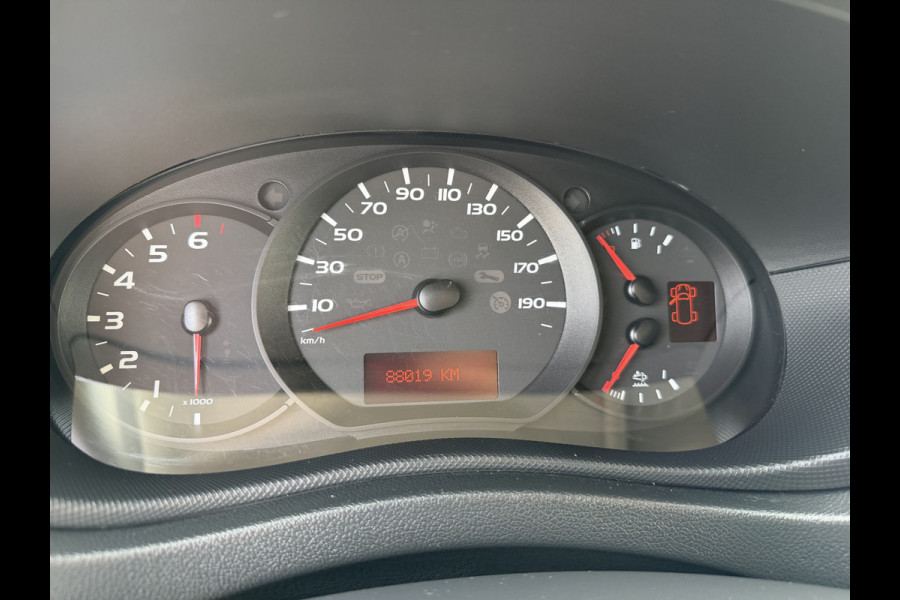 Renault Master T35 2.3 dCi 130pk L2H2 bpm vrij / euro 6 diesel / vaste prijs rijklaar € 19.950 ex btw / DC 7 persoons / zilver metallic / trekhaak 2500 kg / airco / cruise / navigatie