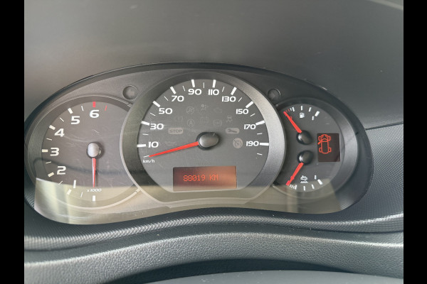 Renault Master T35 2.3 dCi 130pk L2H2 bpm vrij / euro 6 diesel / vaste prijs rijklaar € 19.950 ex btw / DC 7 persoons / zilver metallic / trekhaak 2500 kg / airco / cruise / navigatie